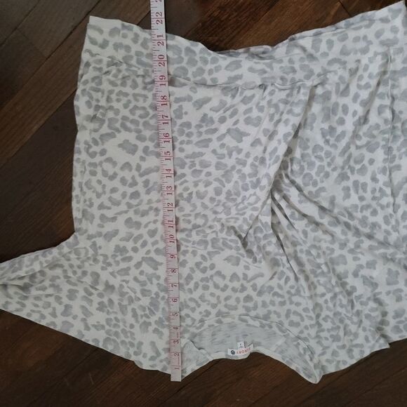 Sundry Grey Leopard Cozy Long Sleeve Top - Picture 12 of 15